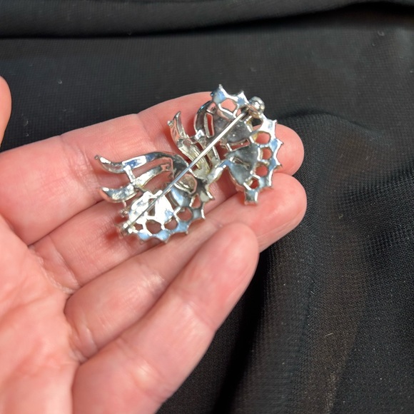 VTG Silver Tone Metal and Rhinestone brooch. AS IS, missing stones - Picture 6 of 6